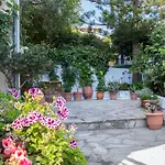 Annis House 3*