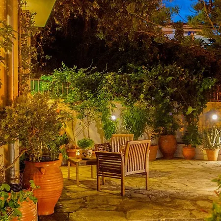 Annis House Гостевой дом Скиатос